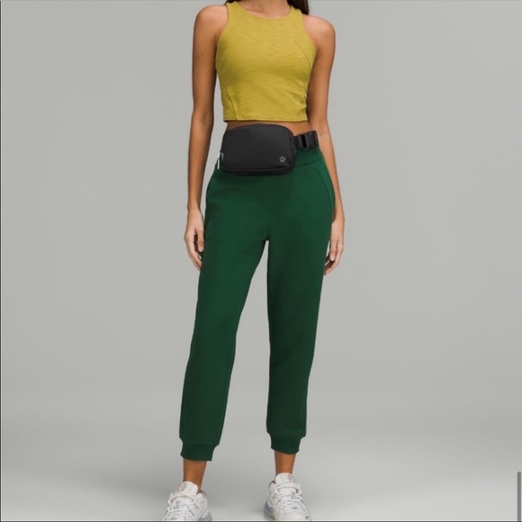 Lululemon Everywhere Belt Bag - Black NWT - Picture 14 of 15